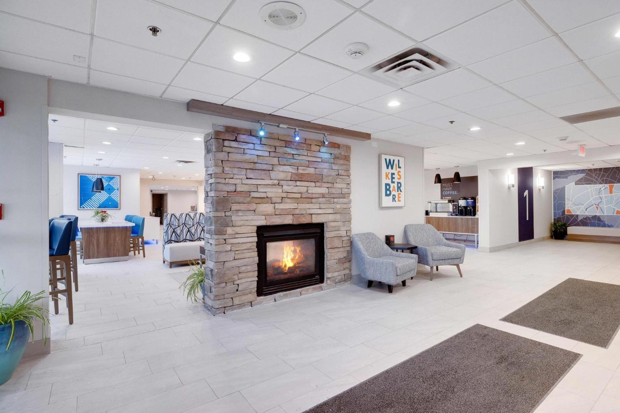 Holiday Inn Express Wilkes Barre East By Ihg Esterno foto
